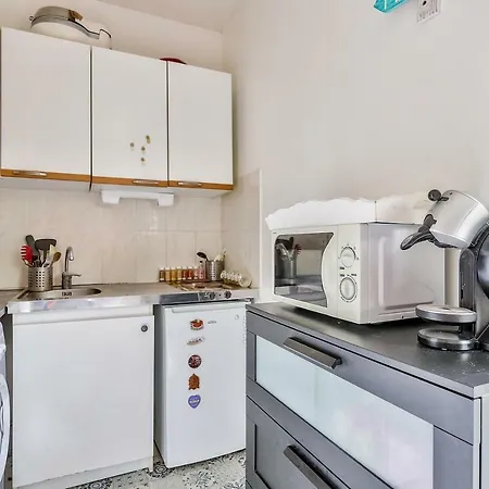 Two-room Flat With Terrace *quartier Graslin* Apartment
