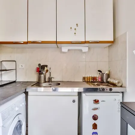 Two-room Flat With Terrace *quartier Graslin*