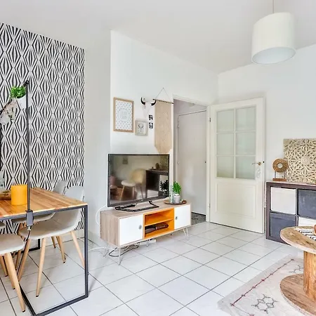 Two-room Flat With Terrace *quartier Graslin* Apartment