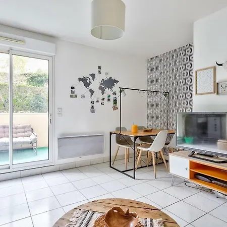 Two-room Flat With Terrace *quartier Graslin* *