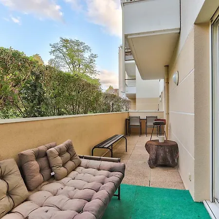 Two-room Flat With Terrace *quartier Graslin* Apartment