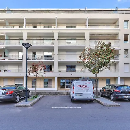 Two-room Flat With Terrace *quartier Graslin* *